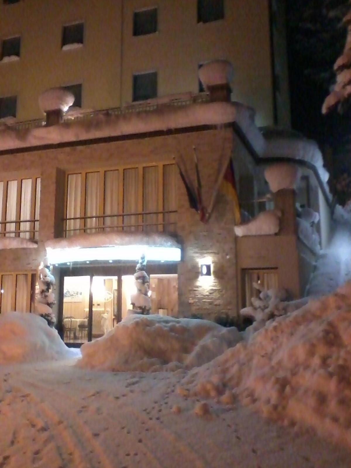 Hotel Miravalle 2000 Лиццано-ин-Бельведере Экстерьер фото