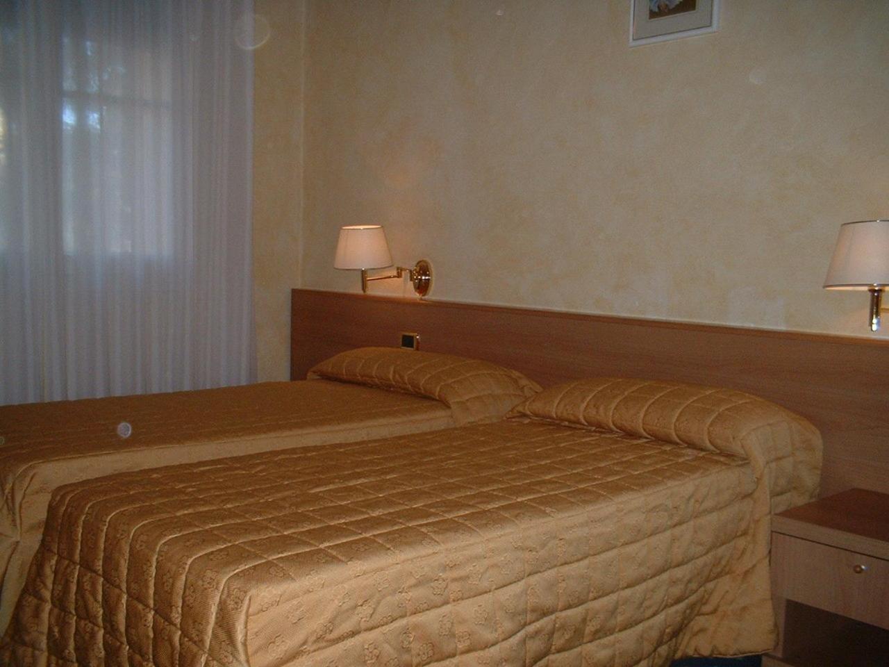 Hotel Miravalle 2000 Лиццано-ин-Бельведере Экстерьер фото