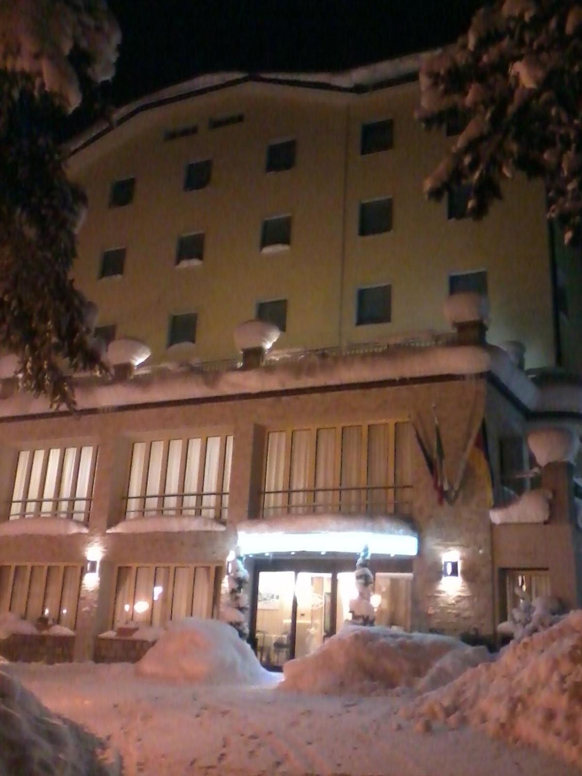 Hotel Miravalle 2000 Лиццано-ин-Бельведере Экстерьер фото