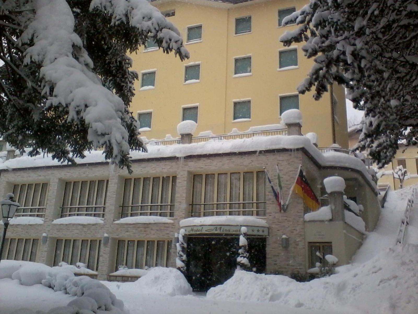 Hotel Miravalle 2000 Лиццано-ин-Бельведере Экстерьер фото